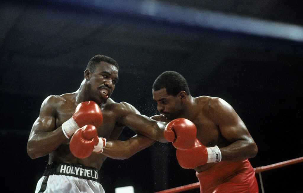 Evander Holyfield punches Carlos de Leon during their undisputed cruiserweight title fight in 1988